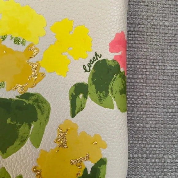 Coach Small Wristlet With Floral Print new with tag Authentic - Picture 4 of 9